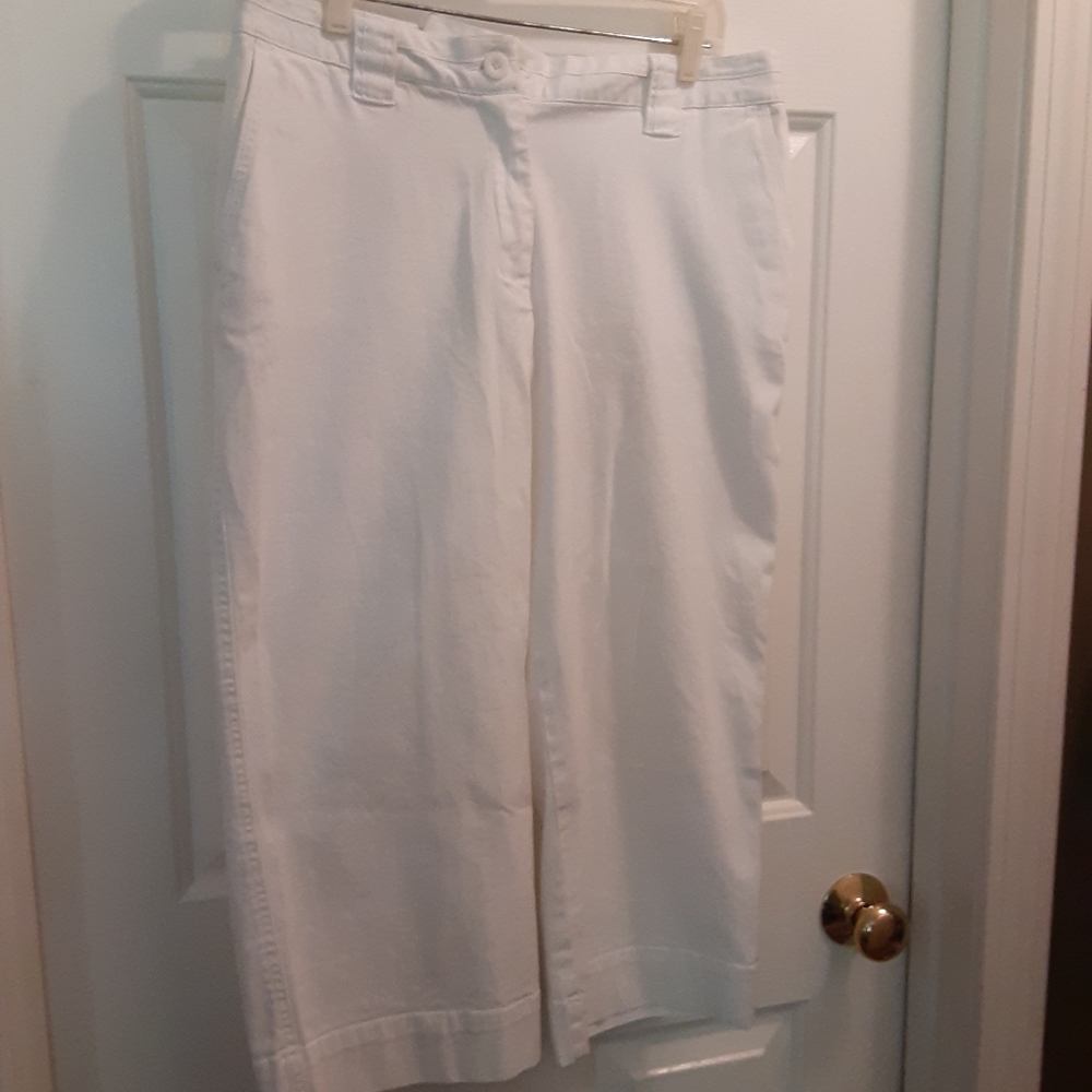 LL BEAN WHITE DENIM CAPRIS